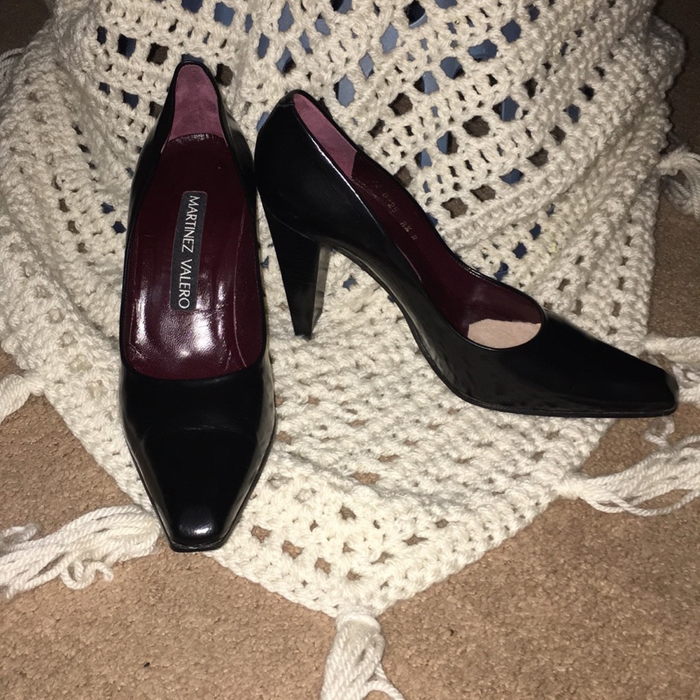 Black pumps by Martinez valero